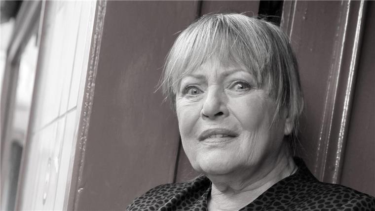 Film-Diva des Nachkriegskinos: Karin Baal ist tot Karin Baal 2009 in Hamburg am Set des Fernsehfilms „Vergiss nie, dass ich Dich liebe“. (Archivfoto)