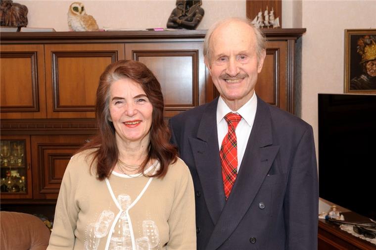 Karin und Heinz Bohlken haben sich 1955 in Bremerhaven-Geestemünde kennengelernt. Drei Jahre später heirateten sie, und feiern am Montag ihren 60. Hochzeitstag.
