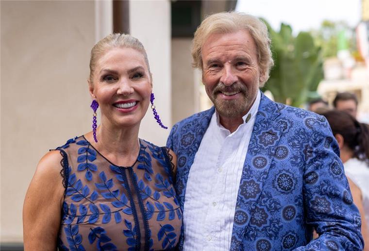 Gottschalk: Schamanenbesuch lässt ihn nicht an alles glauben Karina Mroß und Thomas Gottschalk stehen auf dem Roten Teppich. Das Paar trainiert jeden Tag, um sich fit zu halten.