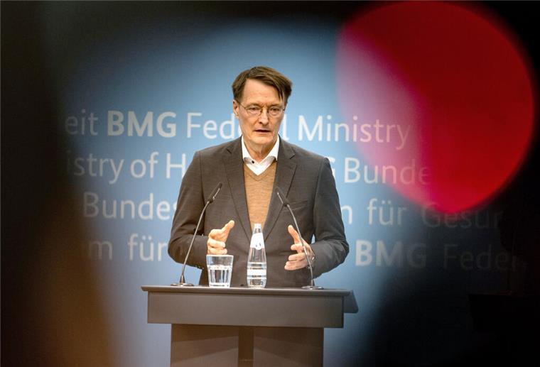 Hunderte Kliniken werden wegfallen! Das sagt Lauterbach zur Krankenhausreform Karl Lauterbach (SPD), Bundesminister für Gesundheit, erklärte die Pläne zur Krankenhausreform.