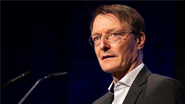 Lachgas aus Automaten - Eltern schreiben Brief an Lauterbach Karl Lauterbach (SPD), Bundesminister für Gesundheit, spricht.