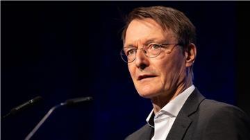 Karl Lauterbach (SPD), Bundesminister für Gesundheit, spricht.
