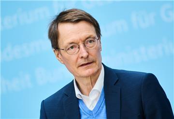 Karl Lauterbach (SPD), Bundesminister für Gesundheit, spricht während der Pressekonferenz im Bundesministerium für Gesundheit.