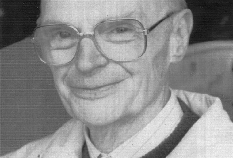 Bremerhavener berichtet von Kriegsgefangenschaft Karlheinz Schlüsing hat seine Erlebnisse während der Kriegsgefangenschaft aufgeschrieben. Seine Söhne Jens und Jürgen Schlüsing haben den Zeitzeugenbericht des 2008 verstorbenen Geestemünders jetzt als Buch herausgegeben.