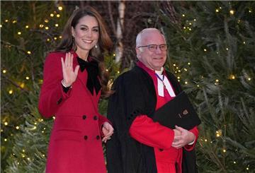 Kate (l.) organisiert den Gottesdienst seit einigen Jahren.