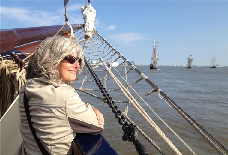 Die Sanduhr und der Sommer Katharina Jäschke hat noch Familie in Nordenham und ist regelmäßig zu Gast. Das Foto entstand 2015 während der Sail.