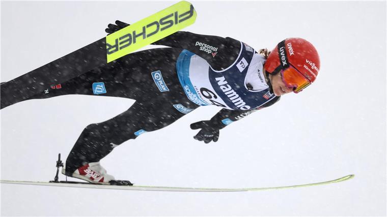 Skispringerin Schmid patzt in Japan: Gelb weg, kein Podest Katharina Schmid hat ihre Topform im Weltcup eingebüßt.
