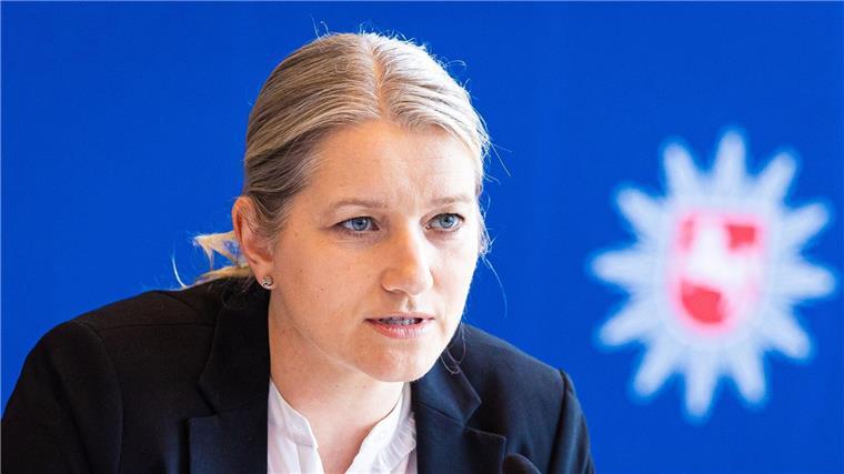 Beratung über Stärkung des Bundesverfassungsgerichts Kathrin Wahlmann (SPD), Justizministerin von Niedersachsen, spricht auf einer Pressekonferenz.
