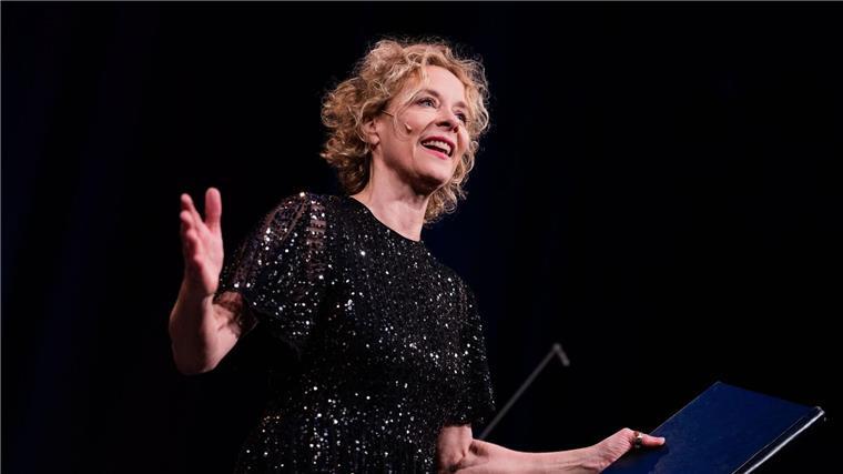 Katja Riemann schreibt über Orte der Flucht Katja Riemann beim Literaturfestival Lit.Cologne.