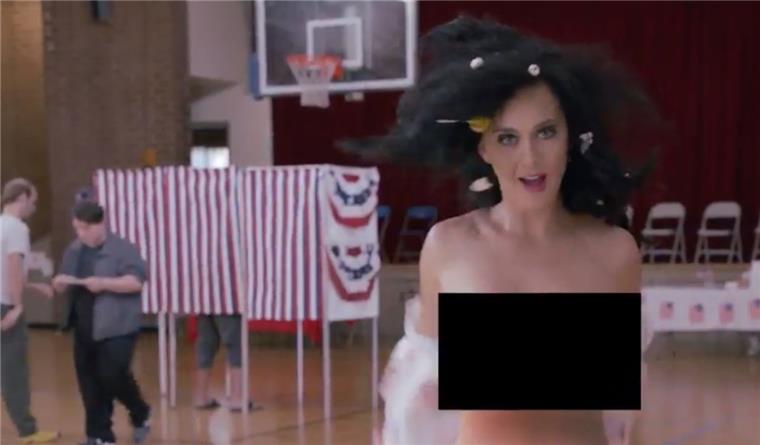 Katy Perry zieht blank - so sexy kann Wählen sein Katy Perry zieht sich für Wahlwerbevideo aus - und Madonna zieht mit.
