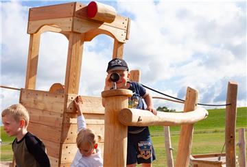 Kaum eröffnet, schon ein echter Kinderhit: der maritime Spielplatz am Grünstrand in Wremen.