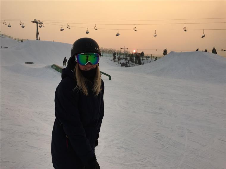 Von der Küste auf die Piste: Kea Kühnel aus Bremerhaven trainiert für Olympia Kea Kühnel aus Bremerhaven hat in Innsbruck ihre Leidenschaft für Freeski entdeckt. Jetzt trainiert sie für Olympia.