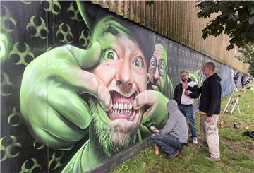 „Keep Smiling“ heißt dieses Werk in der Oststraße.