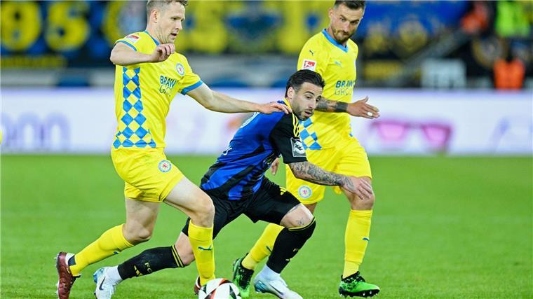 Keine Braunschweig-Rückkehr: Jaeckel wechselt nach Münster Kehrt nicht nach Braunschweig zurück: Abwehrspieler Paul Jaeckel (l).