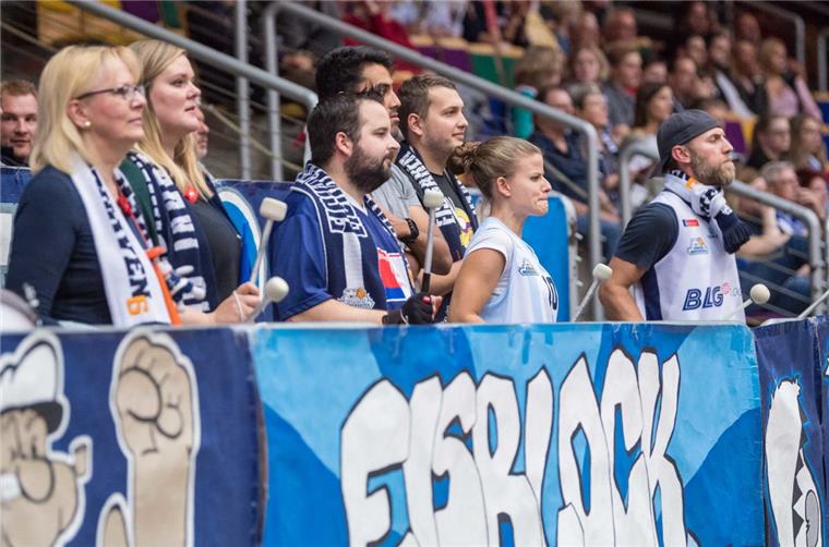 Kein Bundesliga-Basketball mehr in Bremerhaven? Die Fans hoffen noch auf eine nachträgliche Lizenz.