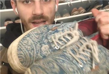 Kein Comeback und auch kein Recycling gab es für diese zehn Jahre getragenen Vans von Fynn Kliemann. Die Rechercheaktion "Sneakerjagd" ergab: Sie wurden verbrannt.