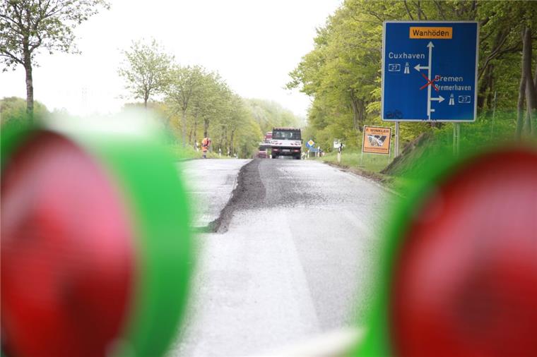 Kein Durchkommen: Die K14 ist im Bereich der Autobahnauffahrt Nordholz (A27) seit Montag wegen Straßenbauarbeiten vollständig gesperrt. Die Auf- und Abfahrten der A27 können bis 25. Mai nicht genutzt werden.