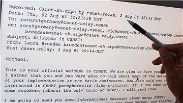 Kein Hallo, eher schnörkellos: Das ist die erste E-Mail die jemals in Deutschland ankam. (Archivbild)