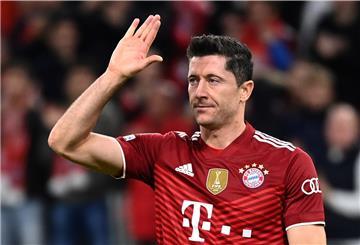 Kein „High Five“: Robert Lewandowski vom FC Bayern München muss sich ber der Wahl zum „Ballon d‘Or“ mit Platz zwei begnügen.