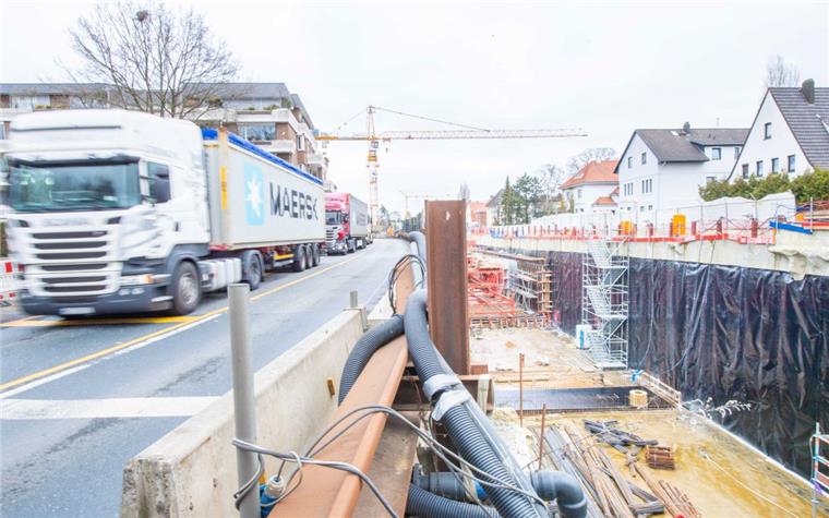 Bremerhaven: Arbeit am Hafentunnel ruht Keine Arbeiter zu sehen: Auf der Hafentunnelbaustelle herrschte heute Stillstand.