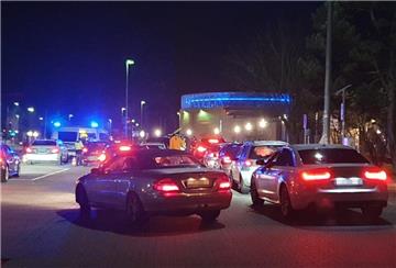 Keine Chance für die jungen Autofahrer: Der Wilhelm-Kaisen-Platz wurde nachts erneut gesperrt.