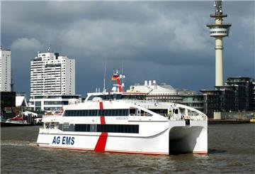 Schlechte Nachrichten für Helgoland-Fans - die neue Fähre „Nordlicht I“ wird bis in den August nicht ab Bremerhaven fahren.