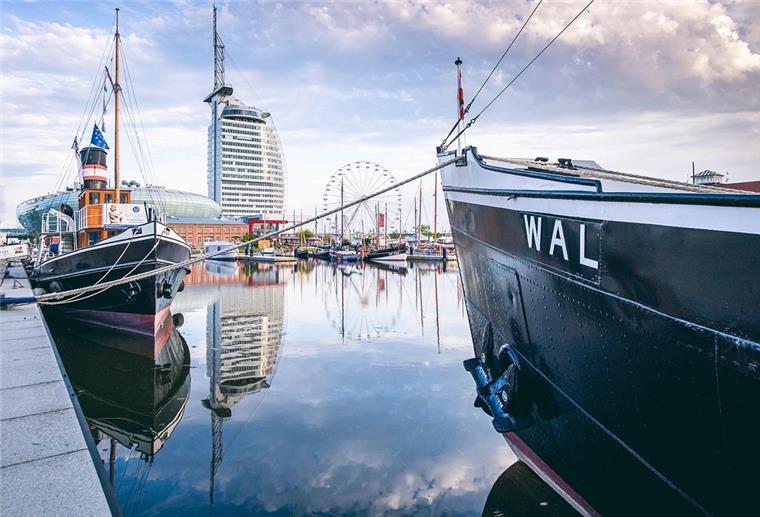 Komm an Bord: Schiffe fahren ab Bremerhaven Keine Helgoland-Fähre? Trotzdem können Gäste ab Bremerhaven Spaß auf dem Wasser erleben.