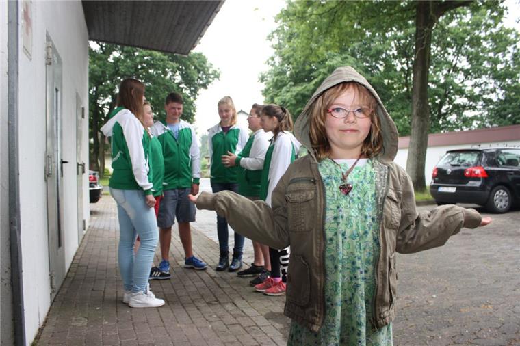 Schausteller fehlen: Schützenfeste sind in Gefahr Keine Mandeln, keine Crèpes, keine Zuckerwatte: Was sollen Kinder und Jugendliche auf Schützenfesten machen, wenn die Schausteller fehlen? Das fragt sich nicht nur Gesche Stelljes (Vordergrund) vom Schützenverein Freschluneberg.