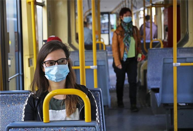 Jetzt wird’s teuer: Hohes Bußgeld für „Masken-Muffel“ in Bus und Bahn Keine Maske in Bus und Bahn? Maskenverweigerern in Niedersachsen droht künftig ein hohes Bußgeld.