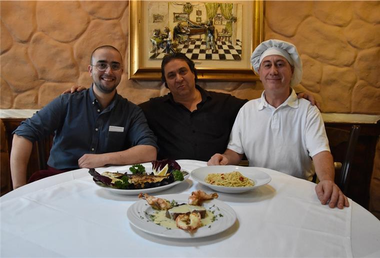 Kellner Andrea Zucconelli, Inhaber Ciro Pezzolla und Küchenchef Giuseppe Greco (von links) sind mit ganzem Herzen für ihre Gäste da.