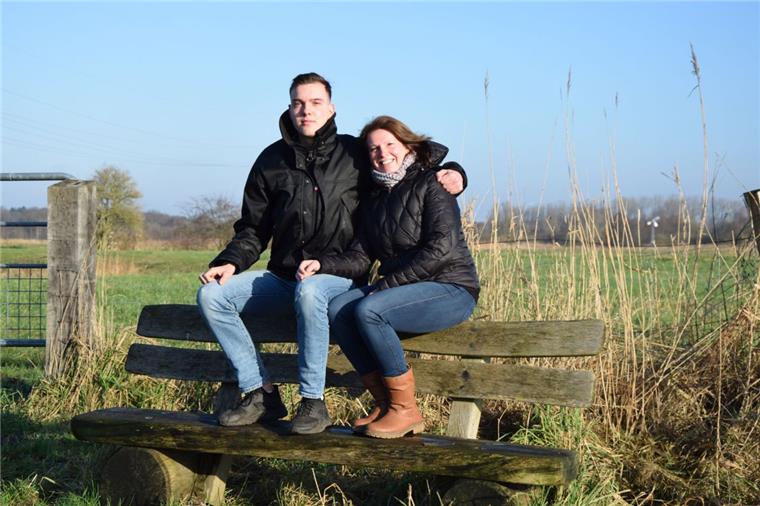 Kerstin Rubin mit Sohn Marten, der am Neujahrstag seinen 18. Geburtstag feiert. Marten war das erste Neujahrsbaby nach der Jahrtausendwende in Bremerhaven.