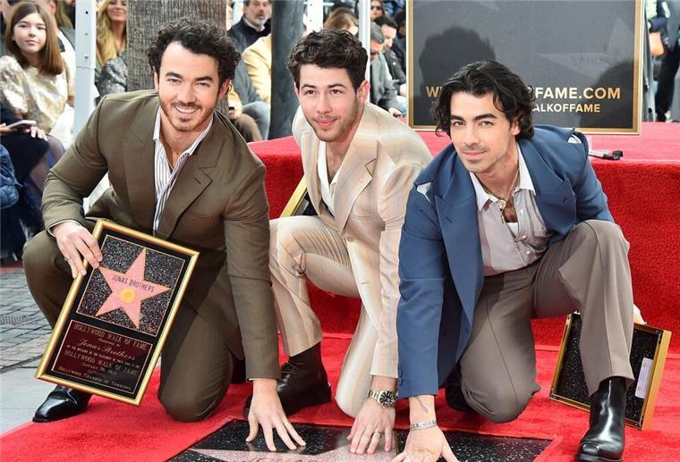 Kevin, Nick und Joe Jonas wurden jung berühmt - und mit unangemessenen Fragen konfrontiert. (Archivbild)