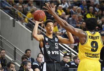 Kevin Yebo (links) wechselt von den Hamburg Towers zum Zweitliga-Vizemeister Bremerhaven.