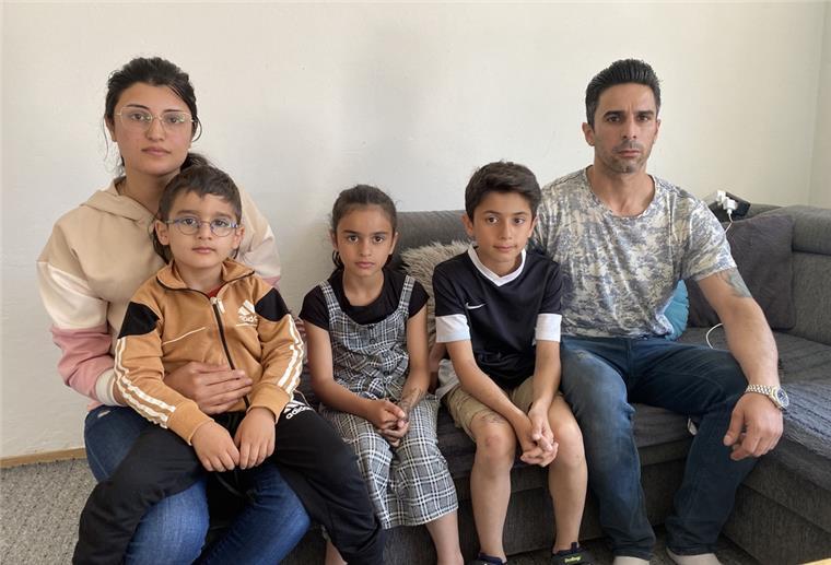 Leben ohne festen Anker: Syrische Familie kämpft um Aufenthalt Khaled Abdullah und seine Frau Halima Omar wollen für sich und ihre drei Kinder Sherko (von rechts), Delscha und Zyndan eine bessere Zukunft. Seit acht Jahren kämpfen die Eltern um eine Aufenthaltserlaubnis.
