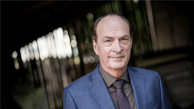 Herbert Knaup: KI beschädigt die Kreativität KI wird das Leben und die Fähigkeiten der Menschen verändern - davon ist Herbert Knaup überzeugt.