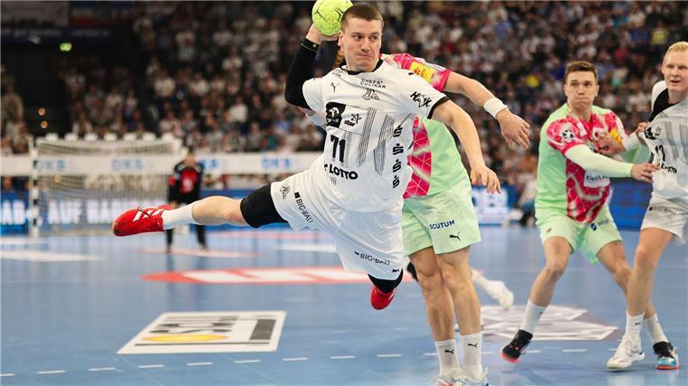 Füchse-Handballer gewinnen Spitzenspiel beim THW Kiel Kiels Elias Ellefsen a Skipagøtu (l) wirft auf das Berliner Tor.