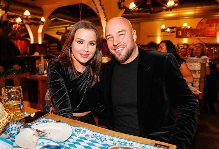 Kim Gloss mit Ehemann Alexander Beliaikin 2021 in Berlin.