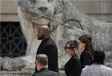 Kim Kardashian berichtete vor Gericht von ihrer Panik und Todesangst während des Raubüberfalls auf sie.
