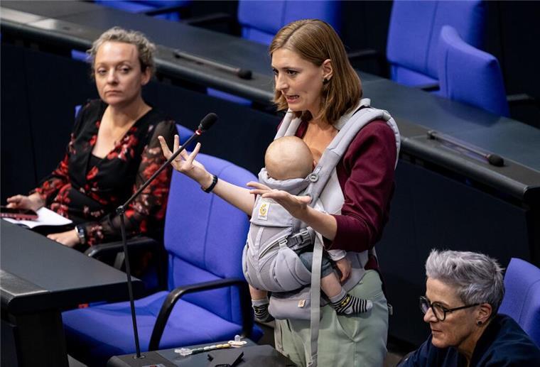 Kinder gehören für Steinmüller zum Alltag - auch im Bundestag (Archivbild)