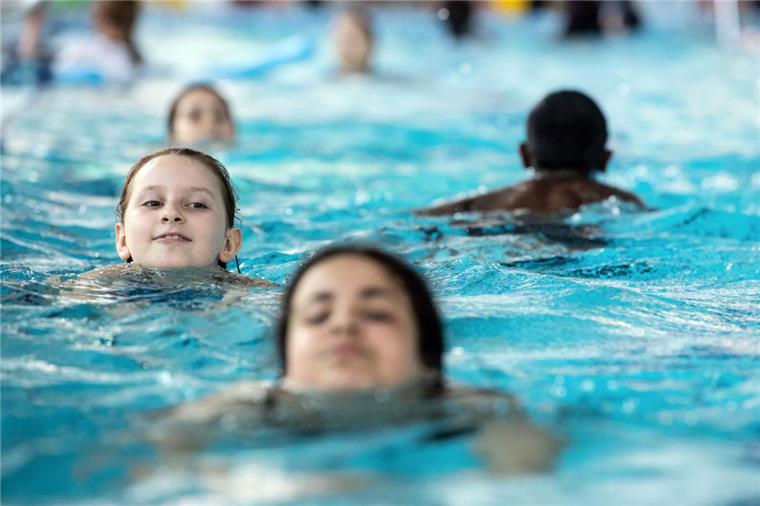 Aquafit in Zeven ist für den Schwimmunterricht unverzichtbar Kinder im Schwimmunterricht: Eine übergangsweise Schließung des Zevener Aquafit würde hiesige Schulen vor große Probleme stellen.