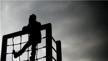 Kinder und Jugendliche unter 18 Jahren sind in Niedersachsen laut Statistischem Landesamt übermäßig von Armut gefährdet. (Symbolbild)