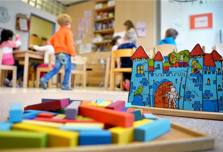 Notbetreuung wird zur Herausforderung Kinderbetreuung in der Corona-Krise ist eine Herausforderung – für Eltern und Erzieher, aber auch Kommunen und Kinder.