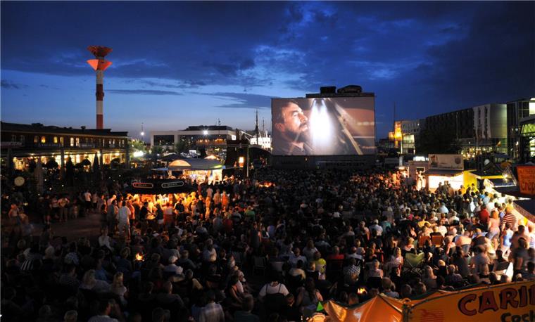 Zahl des Tages: 185 "Kino im Hafen" lockt jedes Jahr tausende Filmfreunde ins Schaufenster Fischereihafen.