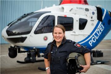 Kirsten Böning ist die erste Helikopterpilotin der Polizei Niedersachsen.