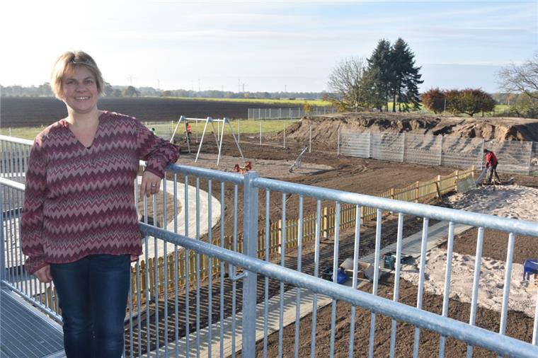 Sittensen: Neuer Kindergarten zieht in Container ein Kita-Leiterin Nina Hinck freut sich auf den großen Spielplatz. Auf dem weitläufigen Gelände können die Kinder ihren Bewegungsdrang so richtig ausleben.