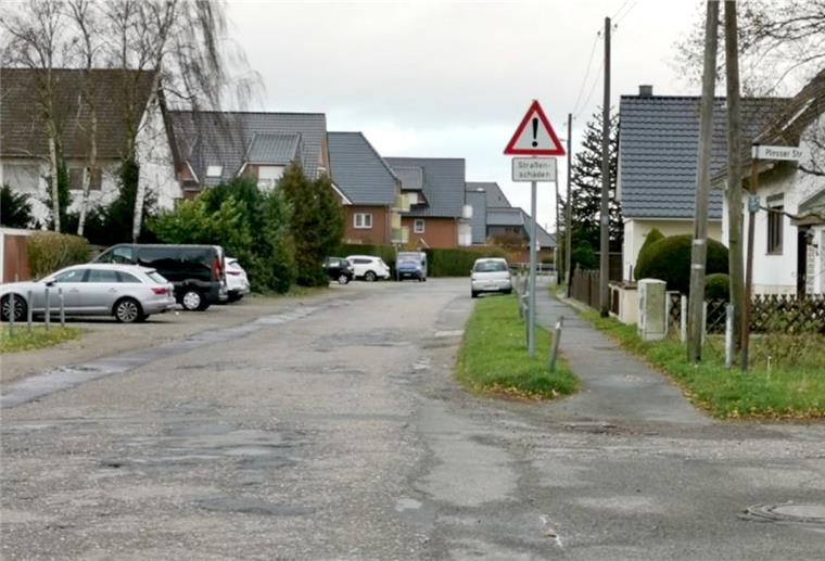 Bremerhavens Radtrasse steht vor Hindernissen Klärungsbedarf Langmirjen: Nur eine neue Spur für Radfahrer oder wird diese Straße dann gleich ausgebaut?