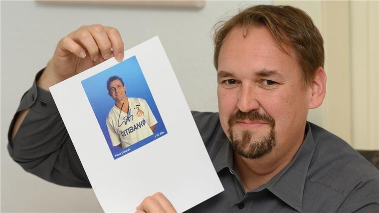 Autogrammjäger Bach: „Ich kann den Trend nicht aufhalten“ „Klar tut das weh“: Selfies hätten dem Autogramm bei jüngeren Fans und Sammlern den Rang abgelaufen, sagt der Vorsitzende des Clubs der Autogrammsammler.