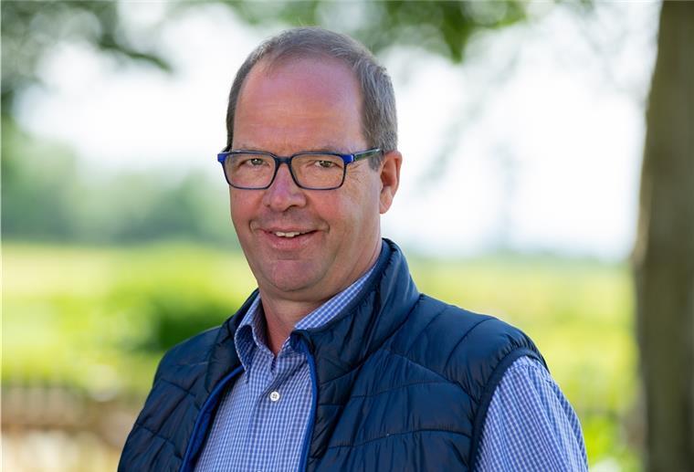 Butjadingen: Dirk Warns übernimmt den Ratsvorsitz Klare Mehrheit: Dirk Warns wurde mit 16 von 19 Stimmen zum neuen Ratsvorsitzenden gewählt.