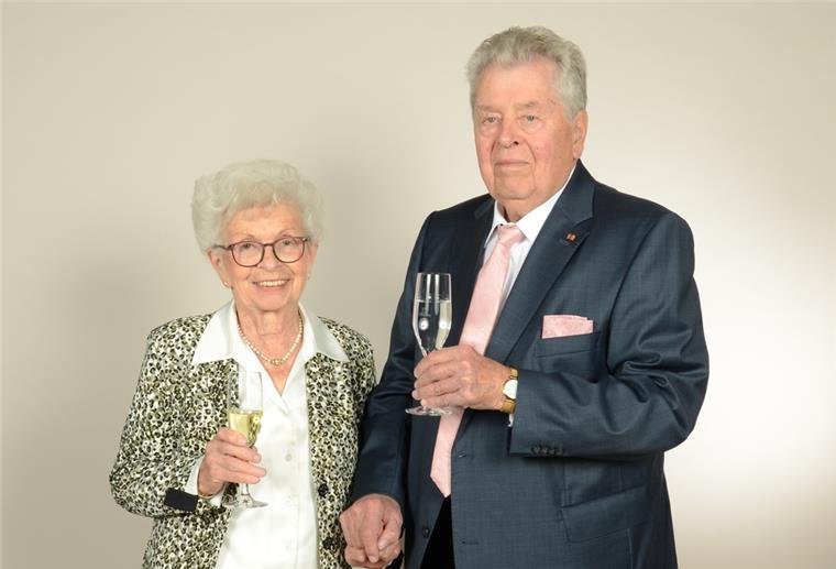 Dorum: Klaus Seier erhält Mittelstandspreis Klaus Seier mit seiner Frau Marianne