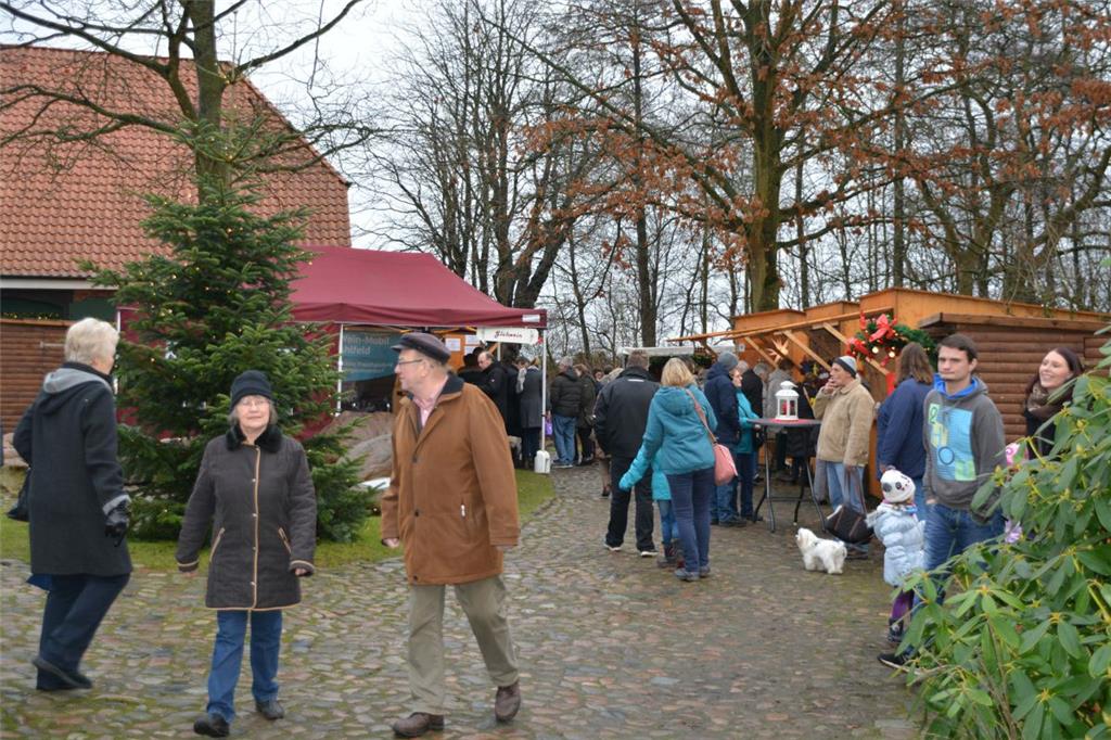 Klein und gemütlich. Der Beerster Weihnachtmarkt lockte am Wochenende zahlreiche...